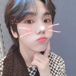 🥺 Seongmin, стікер Telegram 6 з 46