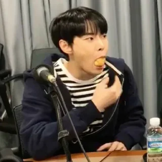 🤡 doyoung reaction；@honeypies, стікер Telegram 4 з 40