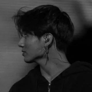 jungkook dark ; @O98MKKURA