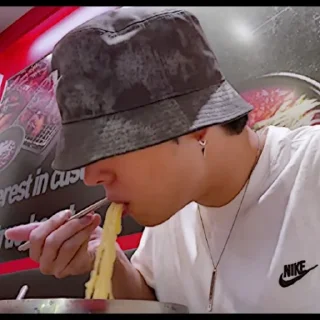 🐻 Woojin lunch mukbang @stickerwoojin, sticker Telegram 17 sur 17