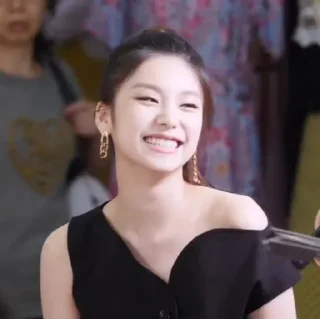 ⛸ yeji - @princesshwangg, sticker Telegram 24 sur 30