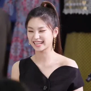⛸ yeji - @princesshwangg, sticker Telegram 10 sur 30