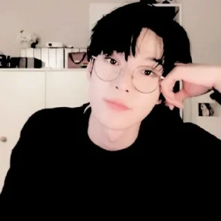 😼 😼。𔘓 kim doyouñg @KEYZNTH, стікер Telegram 15 з 60