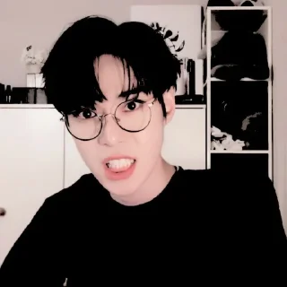 😼 😼。𔘓 kim doyouñg @KEYZNTH, стікер Telegram 24 з 60