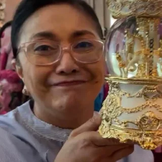 leni reacts