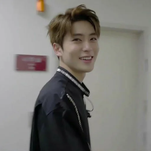 🐝 Sticker from Jung Jaehyun - @lcvescenes